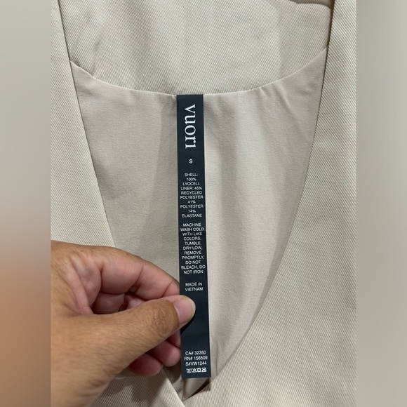 Vuori Women's Small Coastline Vest Milkweed Cream NWT Drapey Twill Button-Up - Picture 4 of 13